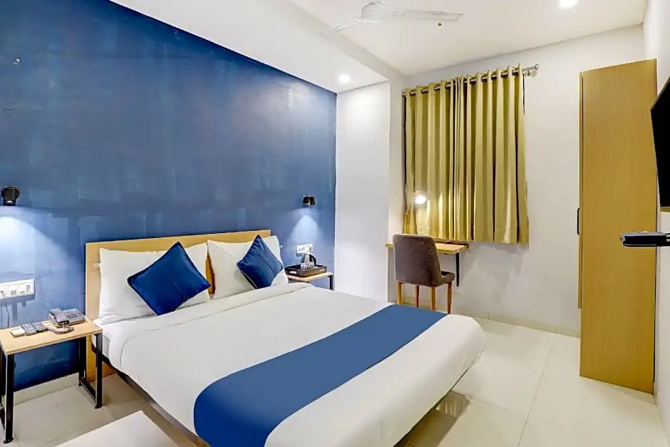 OYO SilverKey 80945 Ace Hotel