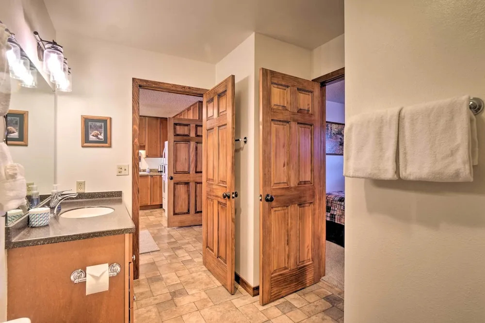 Ski, Hike & Explore: All-season Frisco Condo