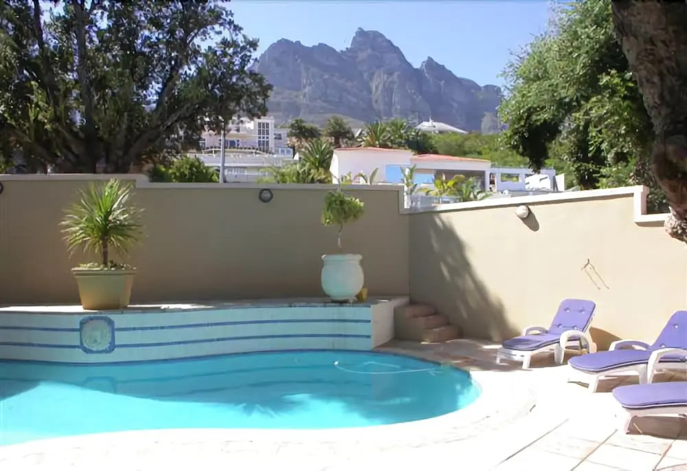 Beachside Villa - Camps Bay