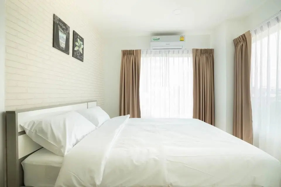 The Lux Ladprao 10