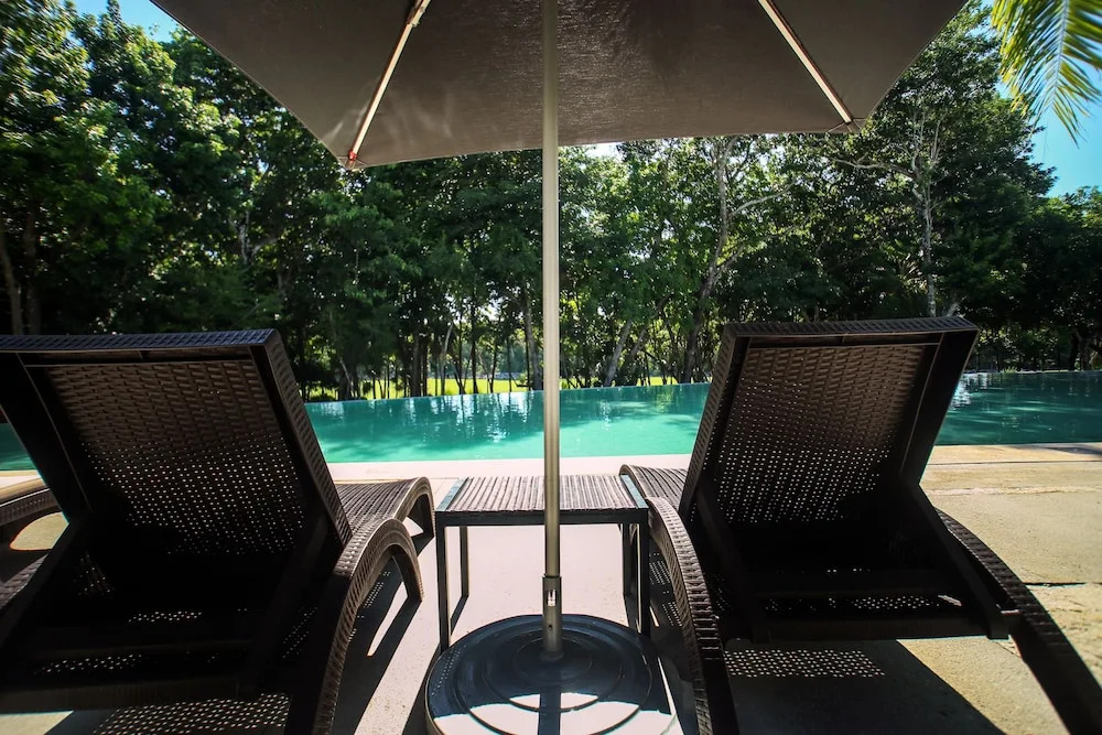 HIRA G1 Condo terrace screened by Gate48