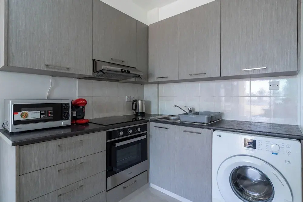 Andrea 3-BR Apt in Mackenzie With Pool