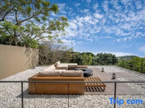 Elvara Villa - 4BR Luxury Sunset Escape in Pecatu