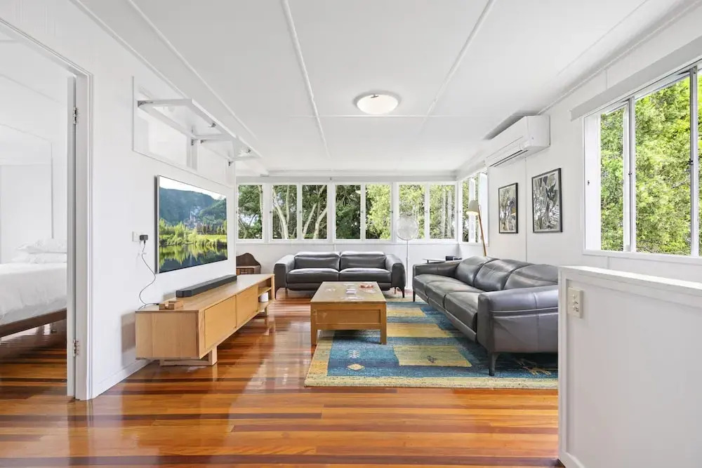 Spacious Family Home With Garden in Quiet Suburb