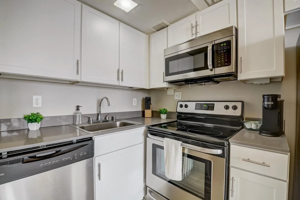 FRONTDESK Vue at 3rd St Apts Downtown Louisville