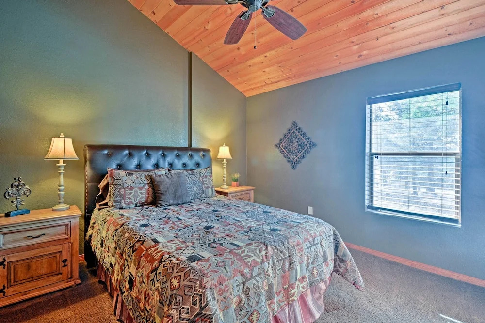 Flagstaff Cabin on 5 Acres w/ Fireplace & Fire Pit