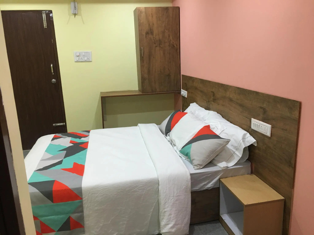 Hotel Housefinch Residency