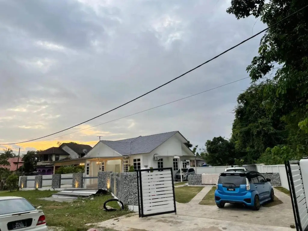 HOMESTAY ASTON GARDEN KB