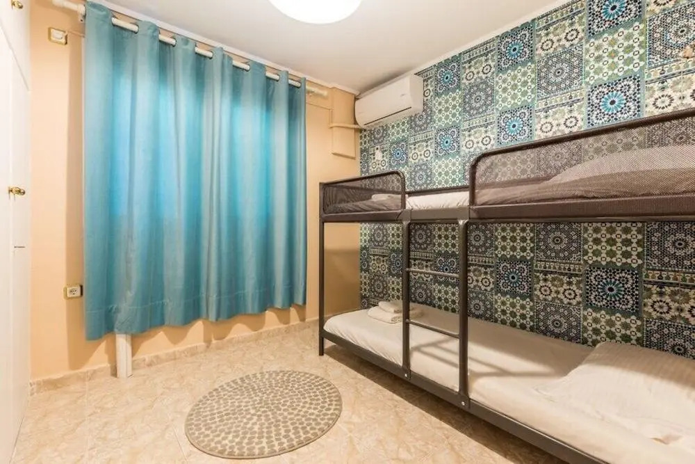 Sunny apartment with 2 bedrooms and Garden