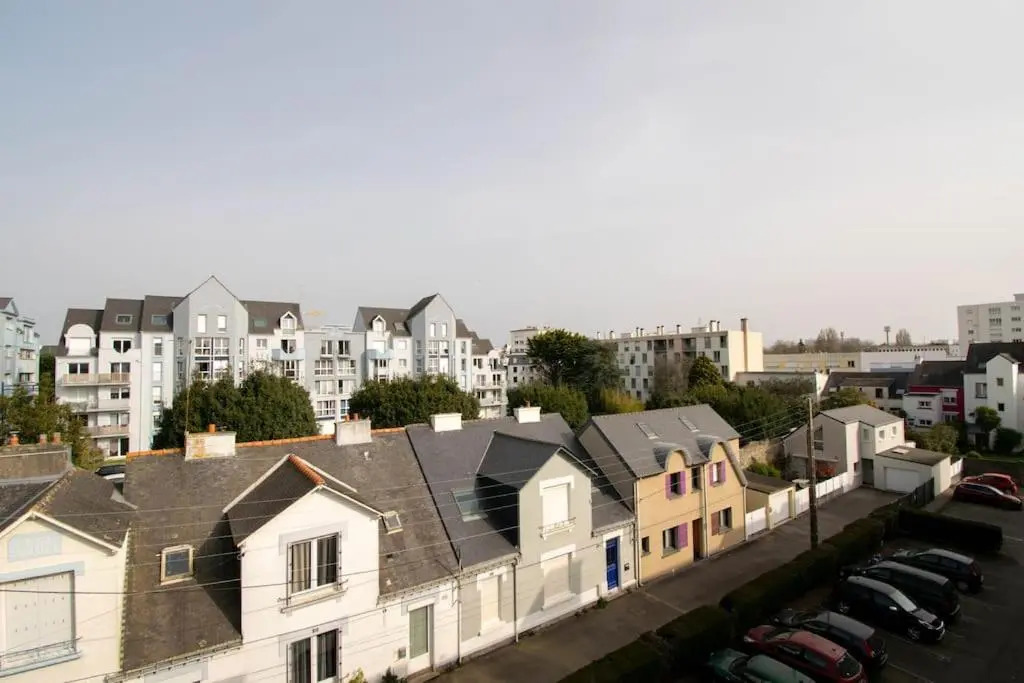 grand studio avec parking à 10 minutes des plages