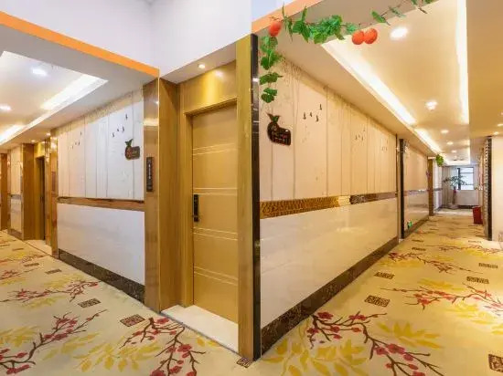 Seven Orange Hotel (Shenzhen North Station Minzhi)