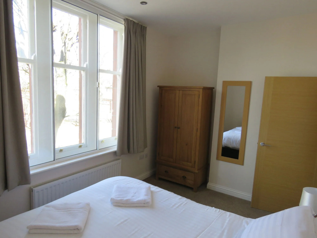 Abbey Apartments - Modern Serviced Apartments - Tourists & Professionals