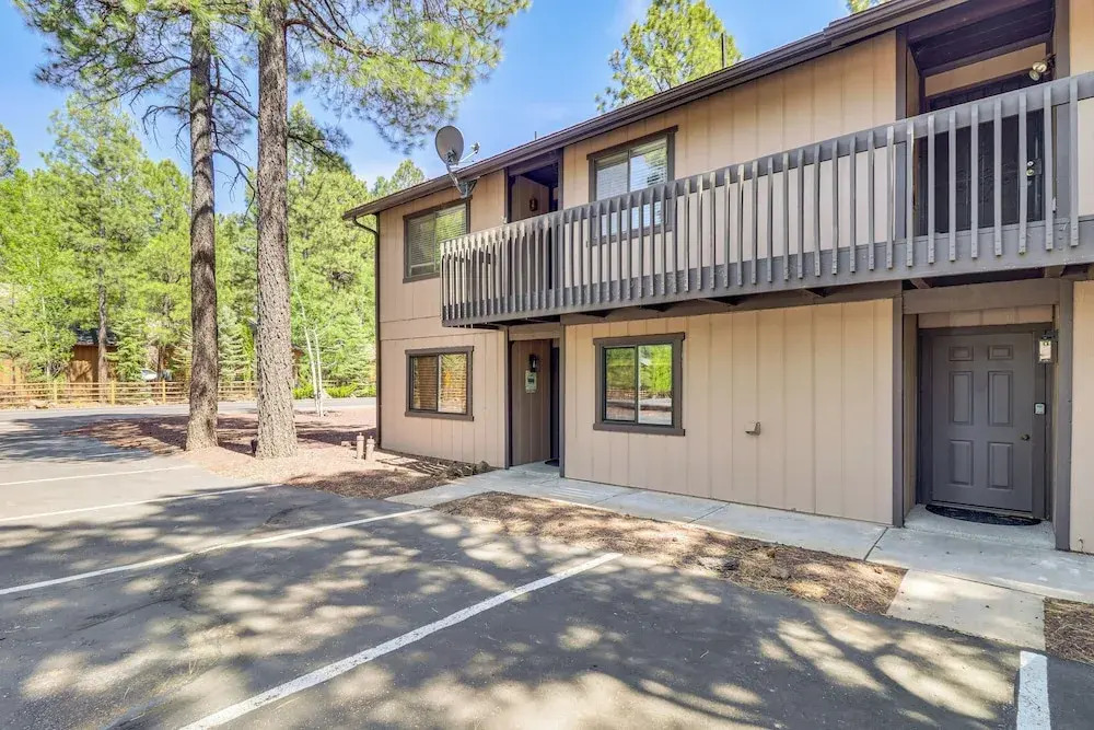7 Mi to Rainbow Lake: Pinetop Condo w/ Patio!