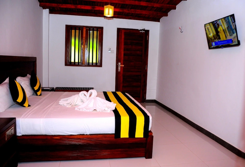 Happy Banana Hotel