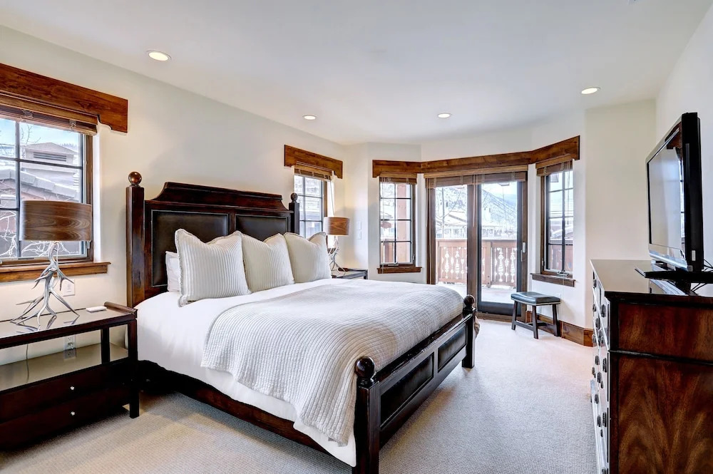 Luxury Mountainside 5BR halet in Vail Village