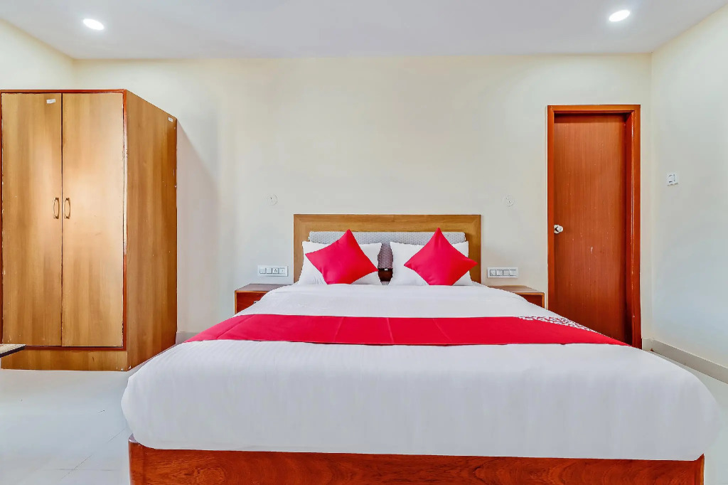 Capital O 49646 Hotel Champion Paradise