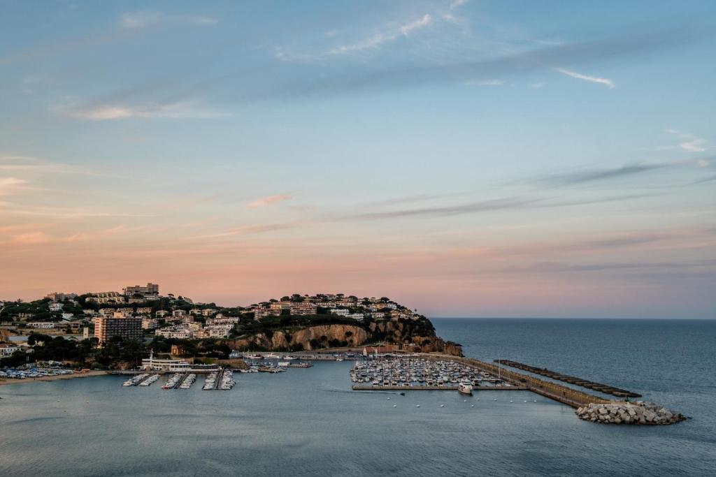Hotel Montjoi by Brava Hoteles