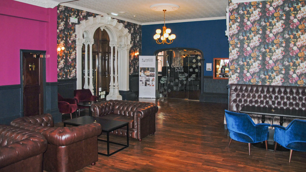 Отель Oaklands Hall