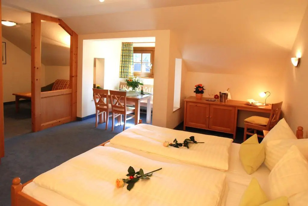 Dachstein West Hotel GmbH-Kirchenwirt Russbach