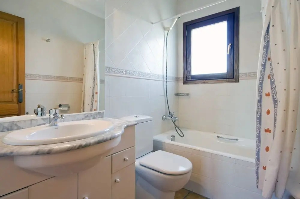 Villa - 4 Bedrooms with Pool, WiFi and Sea views - 105045