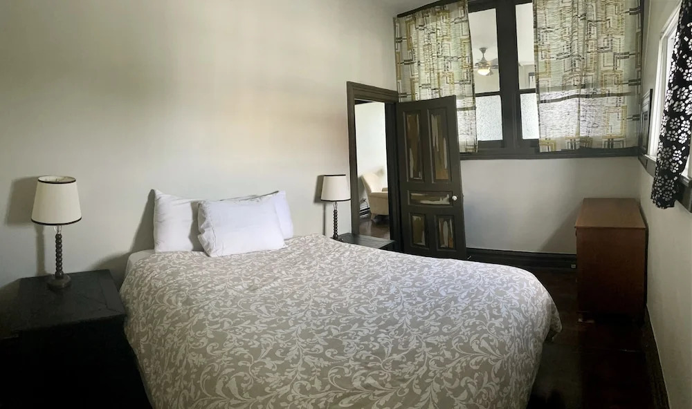 Stratford Suites - 32 Ontario St.