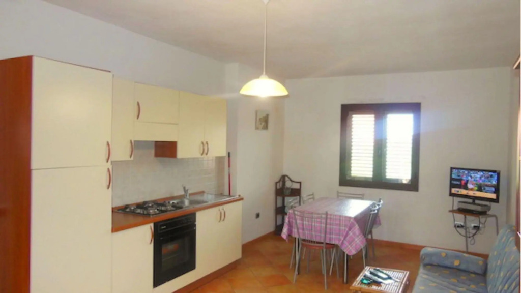 Three-room apartment a few minutes drive from the main beaches-Budi 3