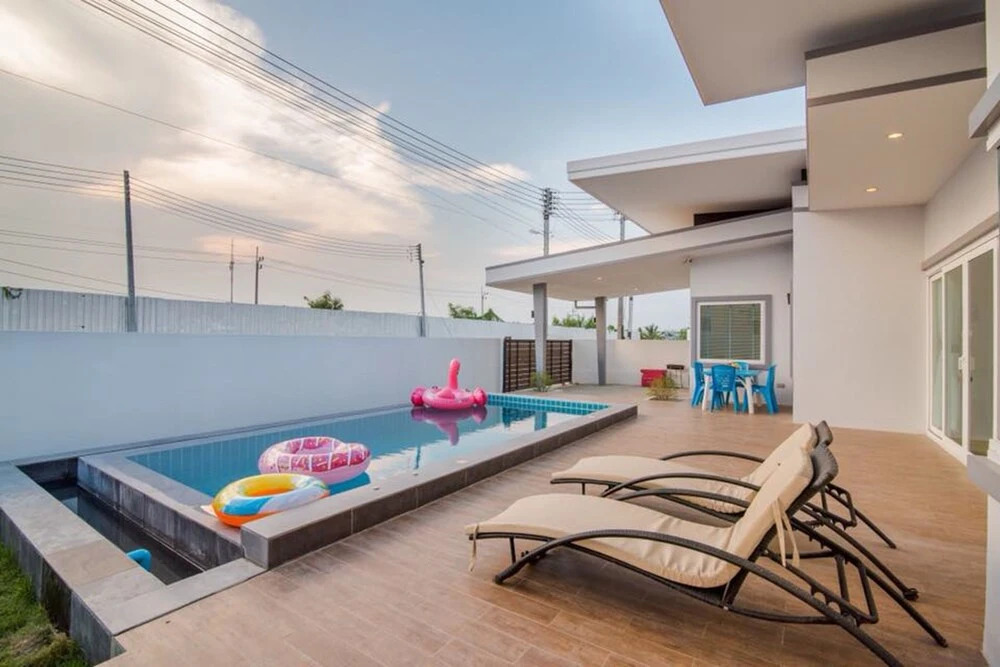 White Rose Pool Villa Hun Hin