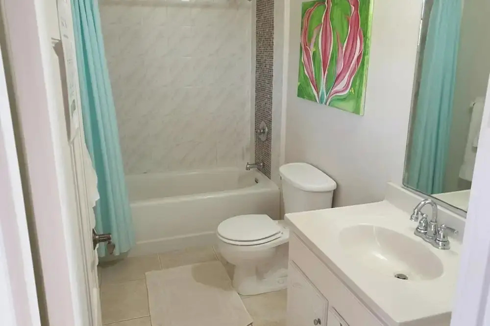 Villa - Sleeps 6 - Pool - Parking - Garden