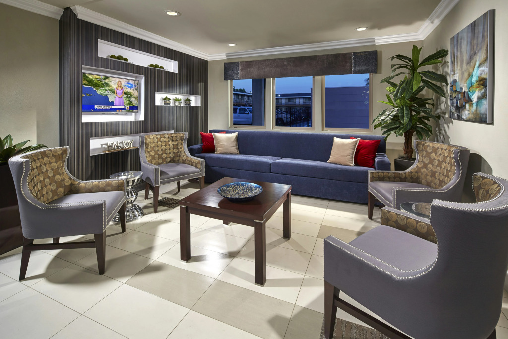 Eden Roc Inn & Suites near the Maingate