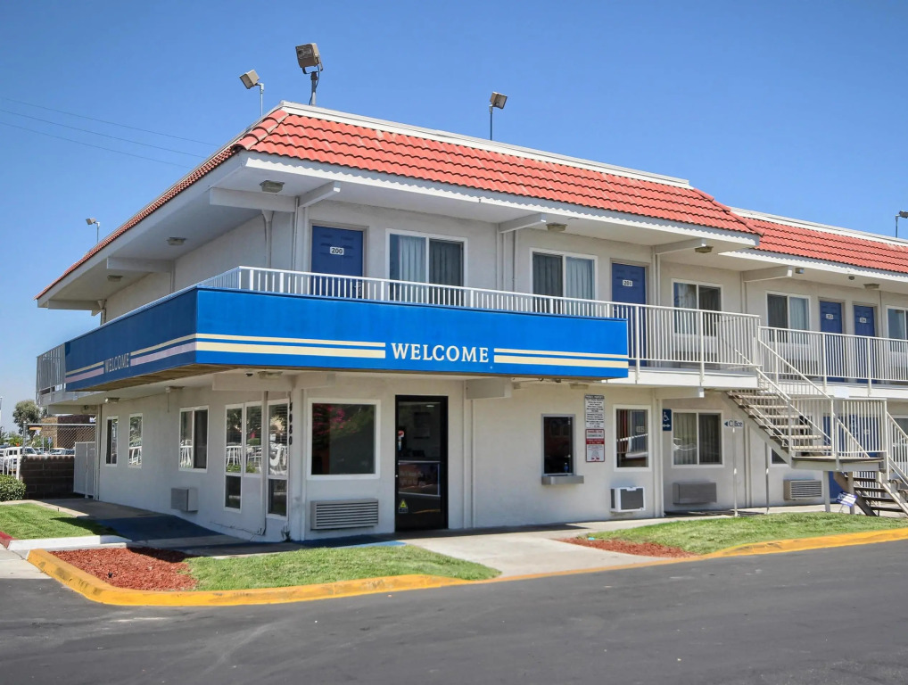 Motel 6 Fresno - Blackstone South