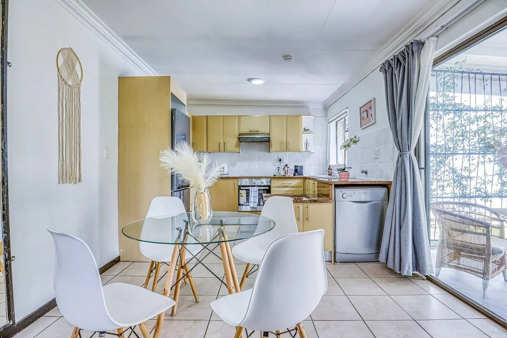 The Cottage-1 Bed-pool-bbq-fibre-solar-samrand