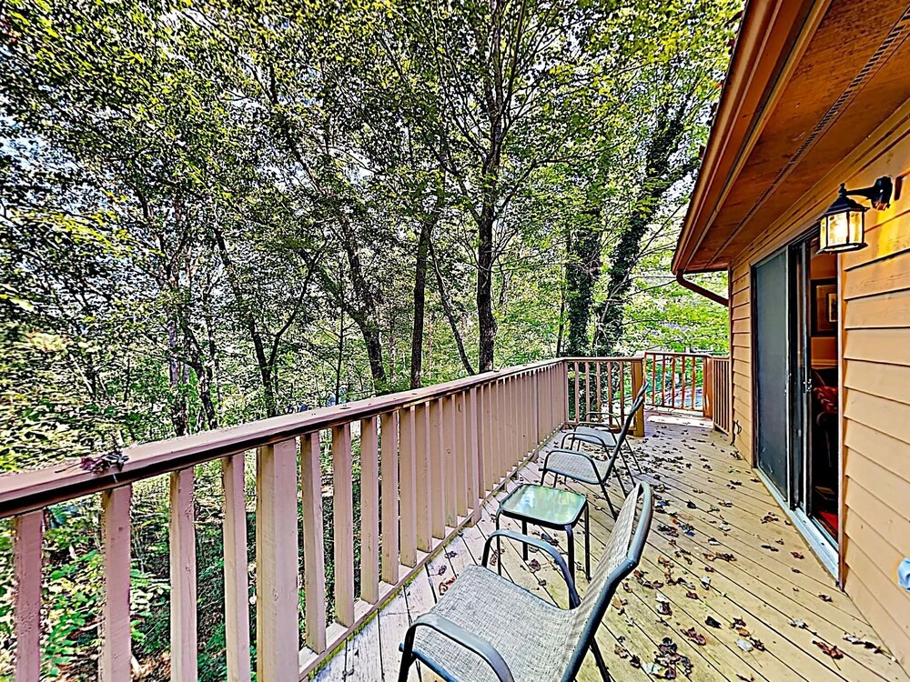 New Listing! Two-unit Rumbling Bald Resort 4 Bedroom Townhouse