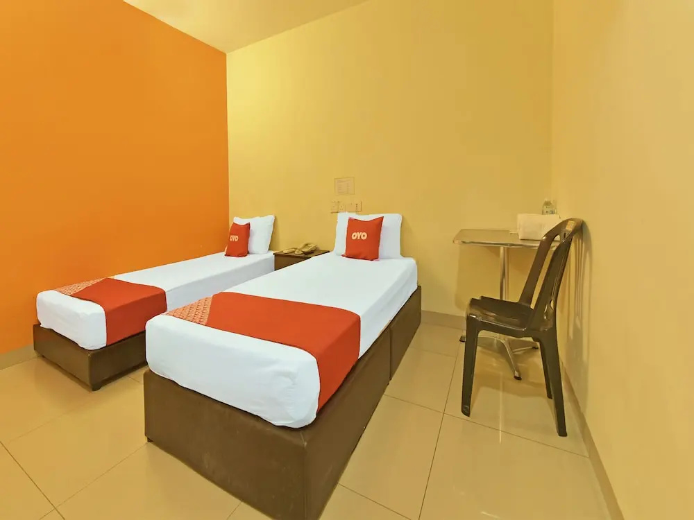 OYO 90733 Parkway Inn Hotel