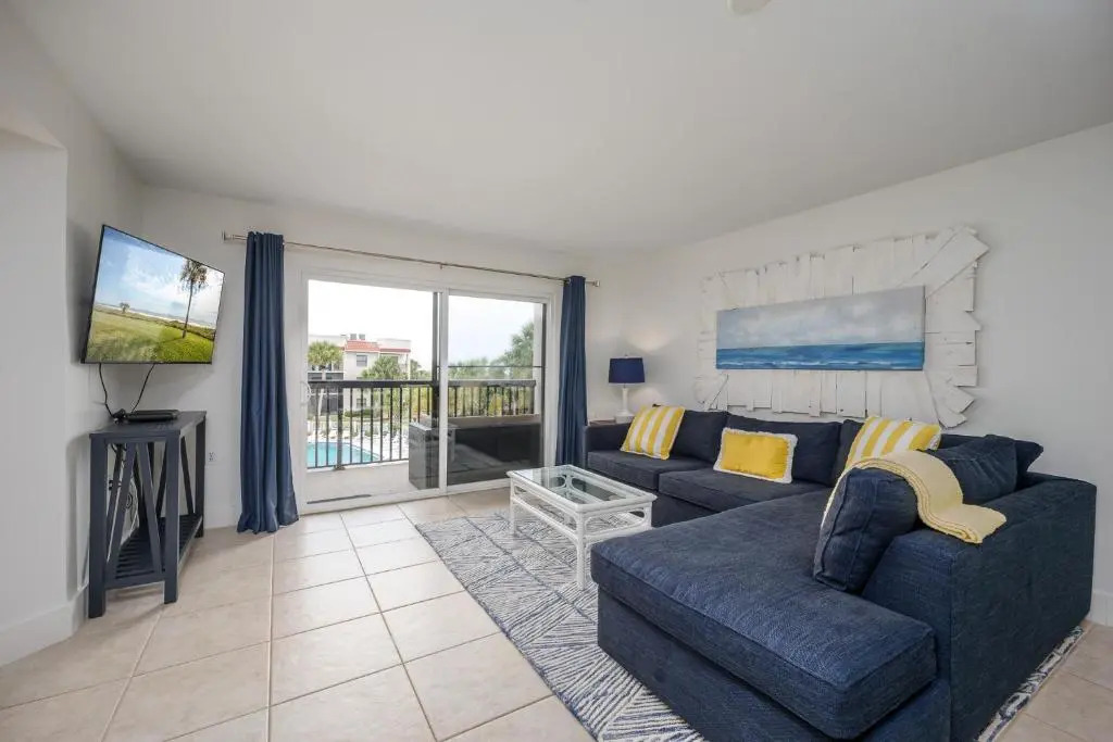 Ocean Village Club O35