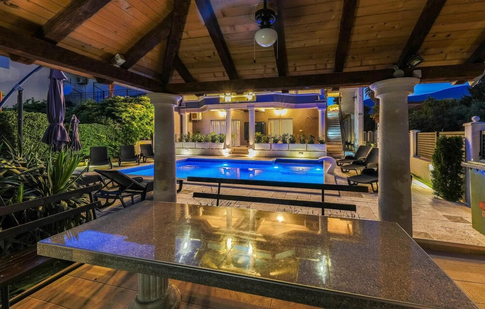 Beautiful Home in Kastel Stafilic With Wifi and 4 Bedrooms