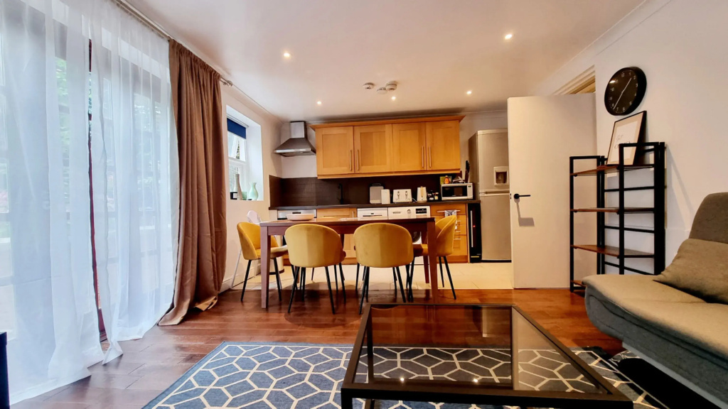 Garden Flat of a Charming Victorian Property in Central London With Aircon and Family-friendly