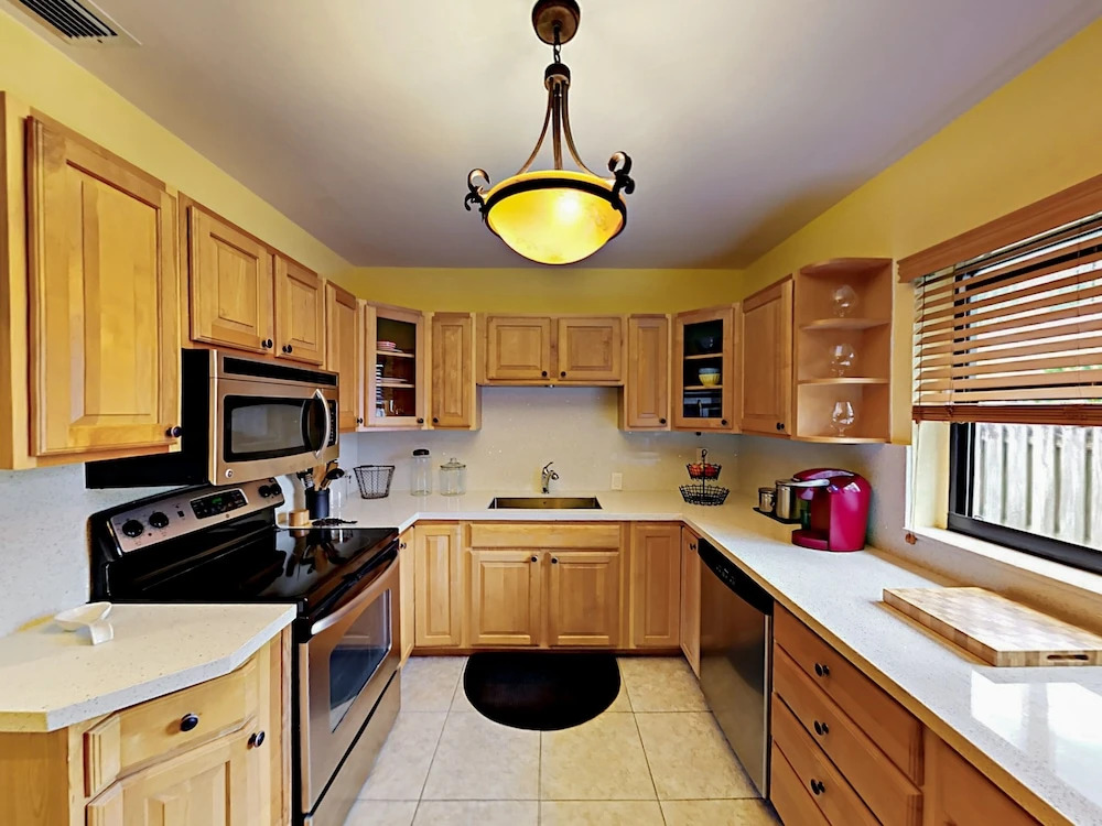 Las Olas Oasis - 3 Br Home