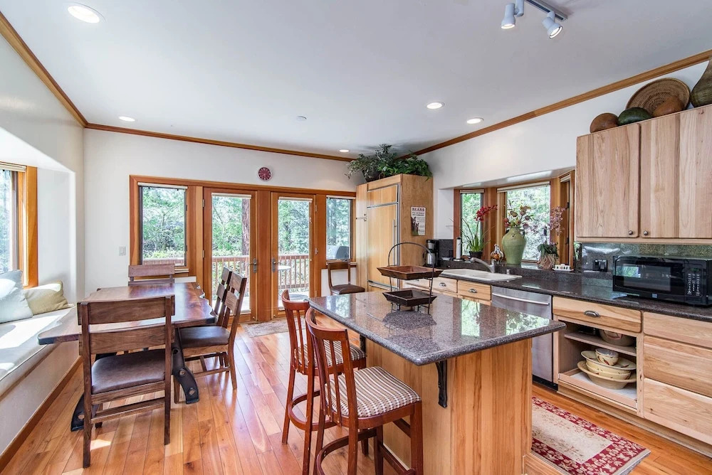 Cabin-esque Tahoe 4 Bedroom Home