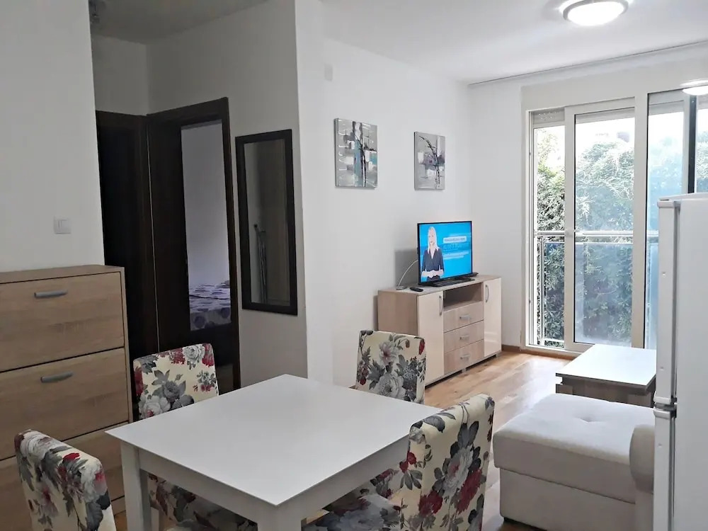Center Apartment C 18