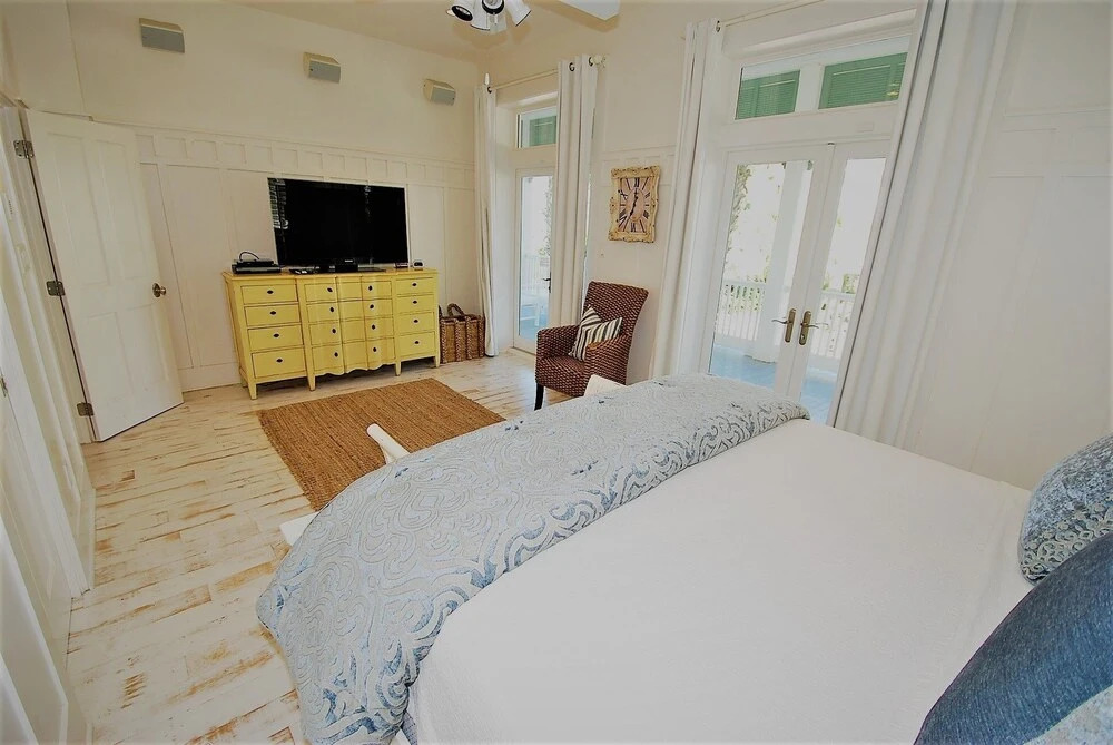 Bella Casa - Private House With Hot Tub 4 Bedroom Home by RedAwning