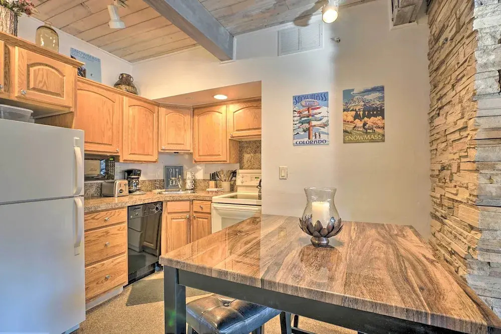 Ski Lovers Studio w/ Easy Pool + Hot Tub Access!