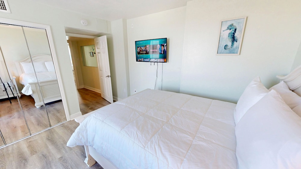 Shoreline Towers 2082 2 Bedroom Condo