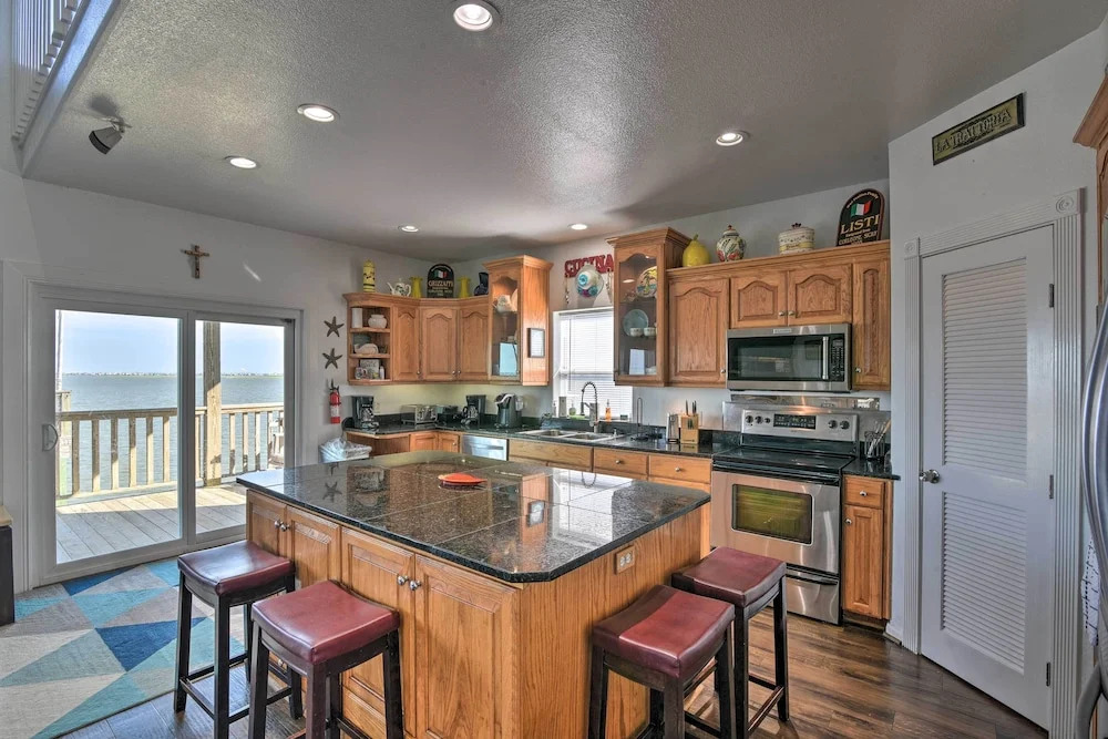 Bayfront Fishing Pier: Galveston Island Home