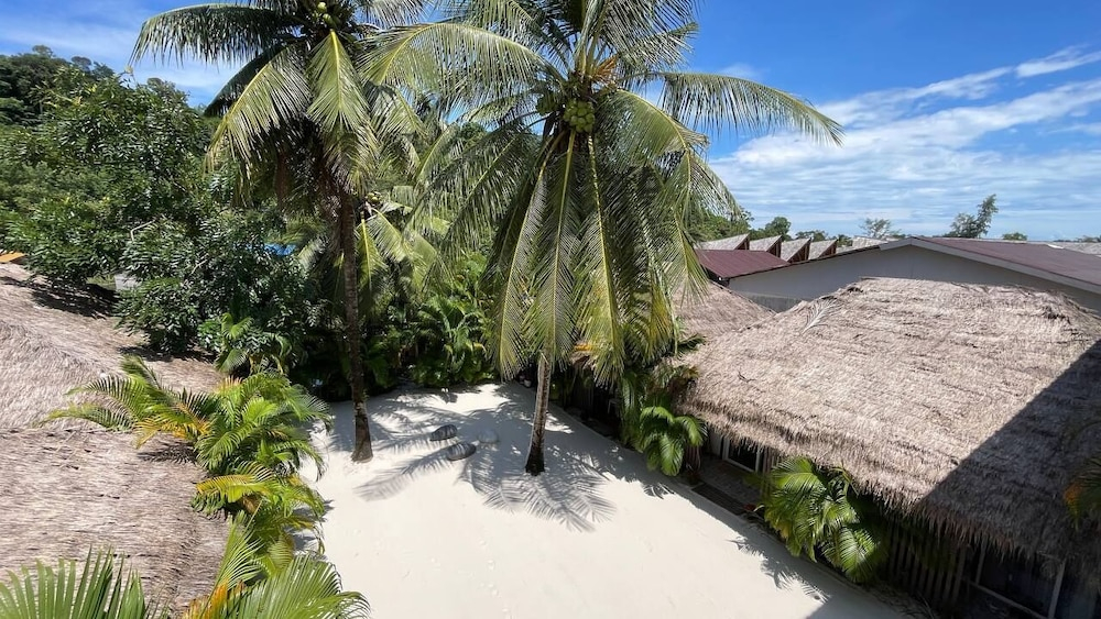 WHITE SAND ARK RESORT