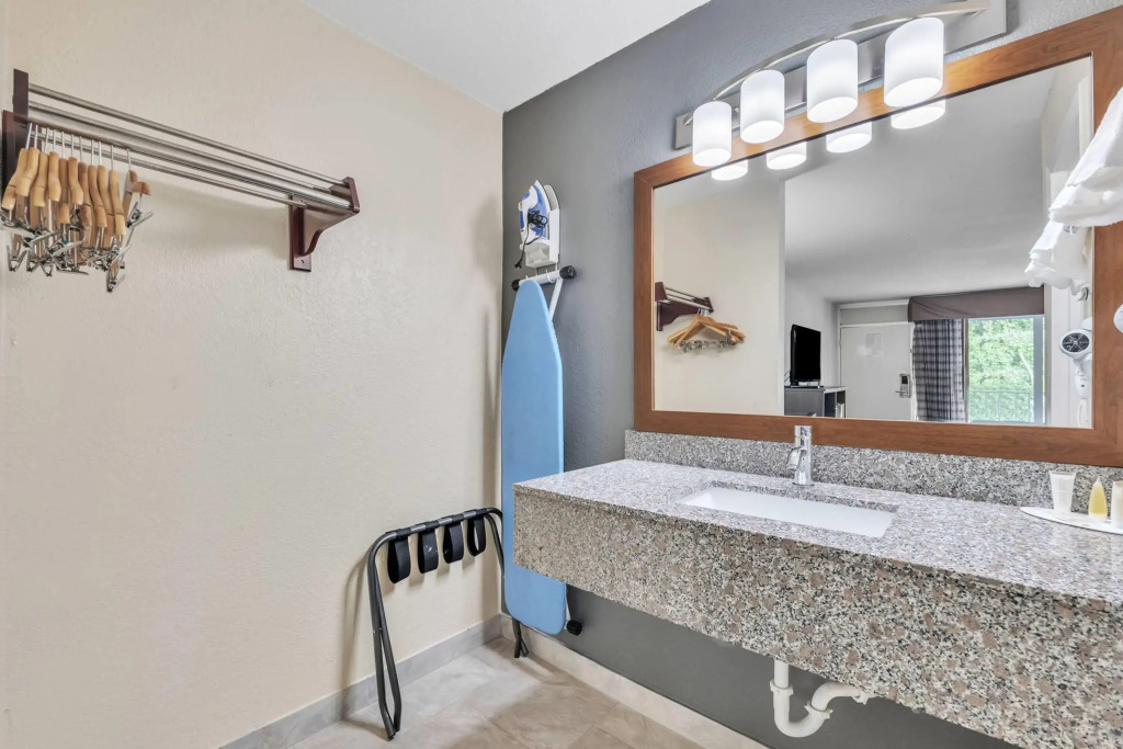 Super 8 by Wyndham Morganton