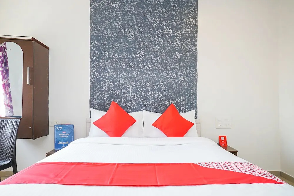 OYO 18653 Hotel Swami Samarth