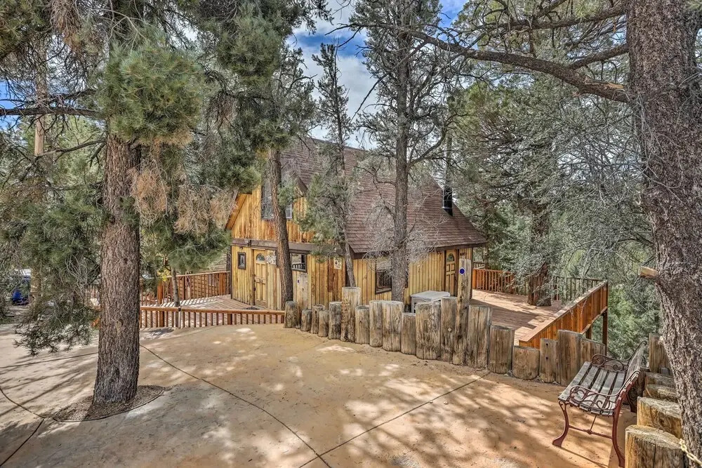 Quiet Big Bear City Cabin w/ Loft: 5 Mi to Village