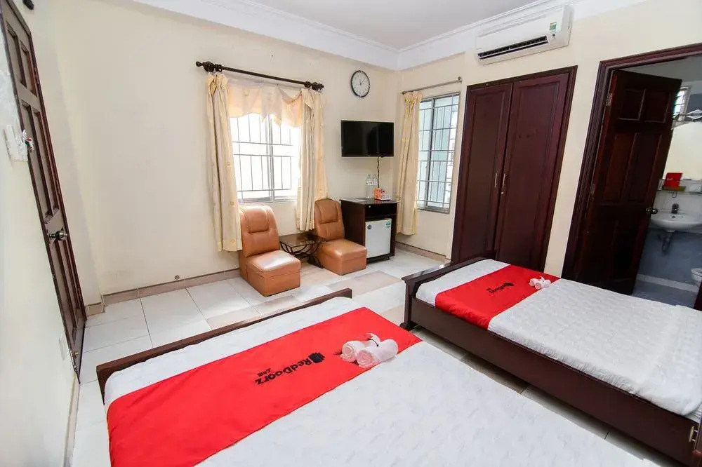 RedDoorz near 23rd September Park