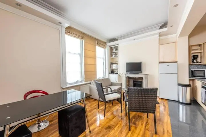 London Kensington & Chelsea 2 Bed Zone 1 Aprt