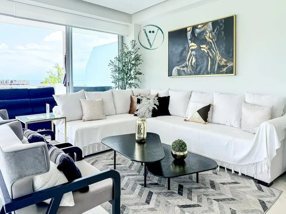Luxury 2BR Bolongo Ocean View Private Beach